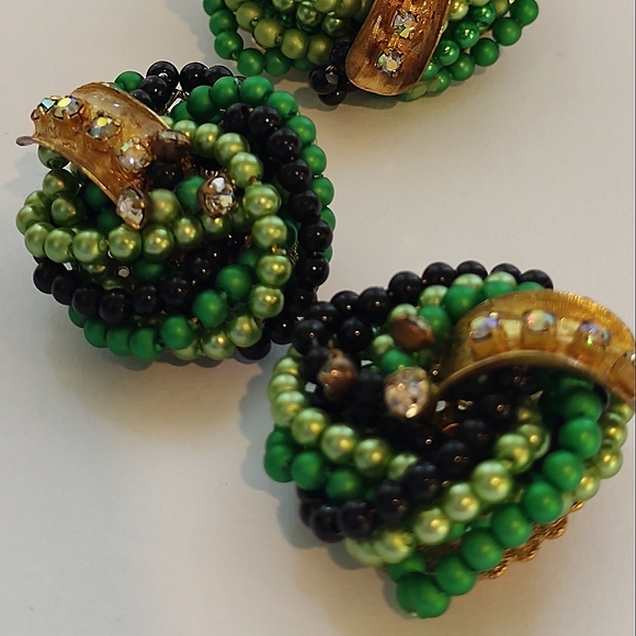 Vibrant Mid Century Green Beaded Pin-wheel Brooch and Earrings - Picture 8 of 12